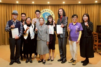 (AP16)藝術中心用音樂揭開探索吉他與聲音之心的藝術特展圖片(另開新視窗)