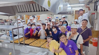 (BP33)元培餐管系中秋服務學習活動 傳遞世代溫情與社會責任圖片(另開新視窗)