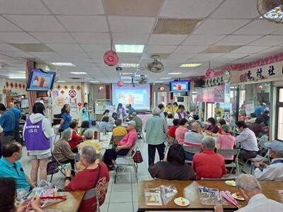 (BP33)元培高齡健康照護系　攜香村社區青銀共迎母親節圖片(另開新視窗)